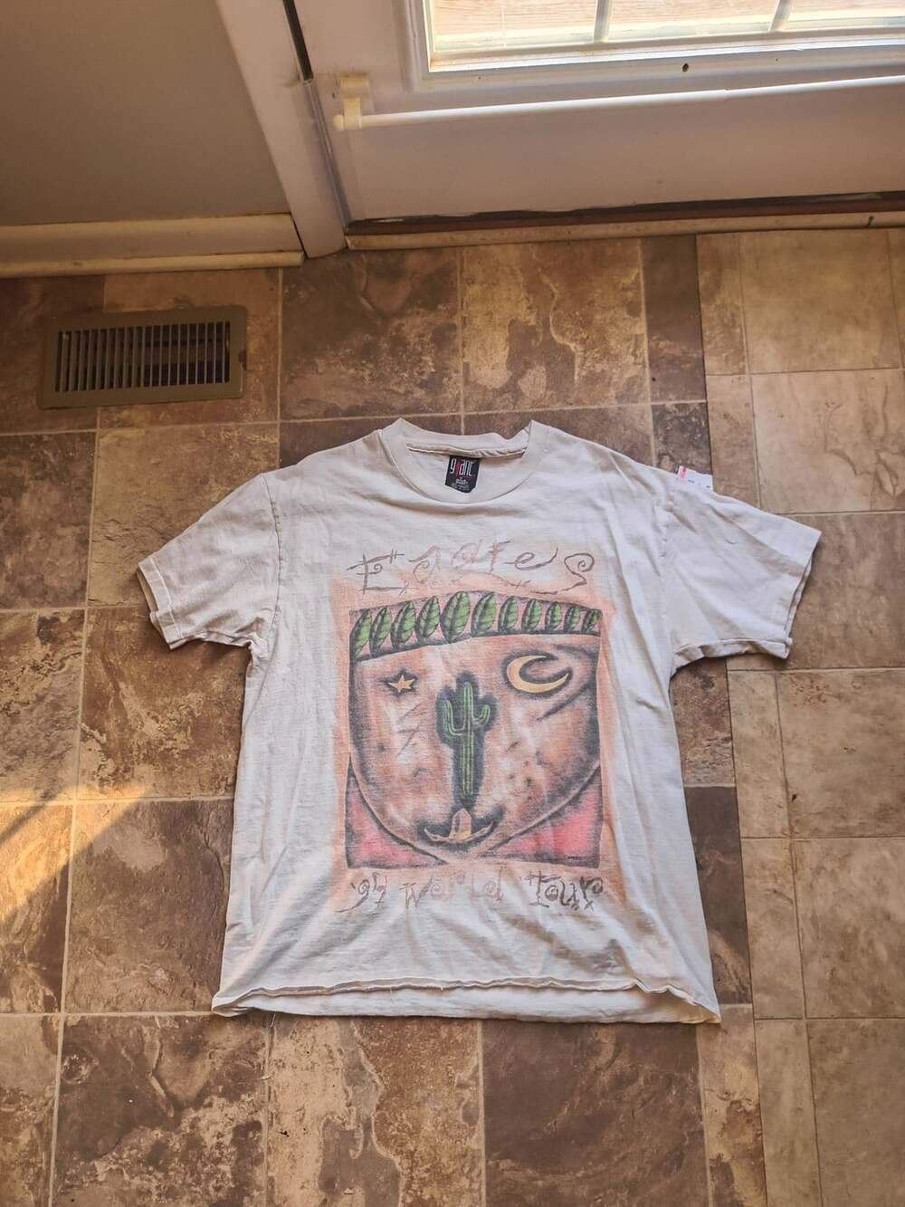 Giant Eagles 94 World Tour T-Shirt Size XL White Vintage Concert